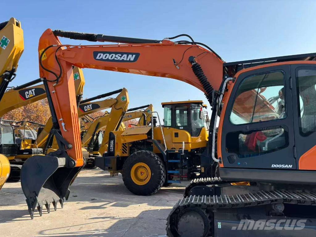 Doosan DX 225 LCA Excavatoare pe șenile