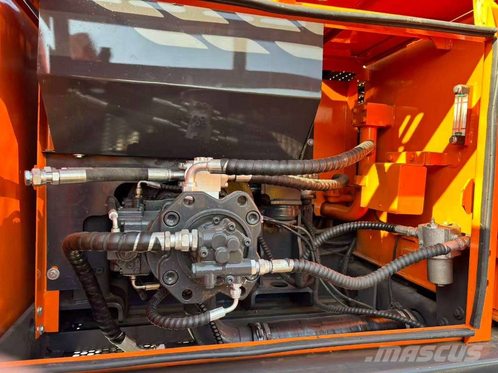 Doosan DX 225 LCA Excavatoare pe șenile