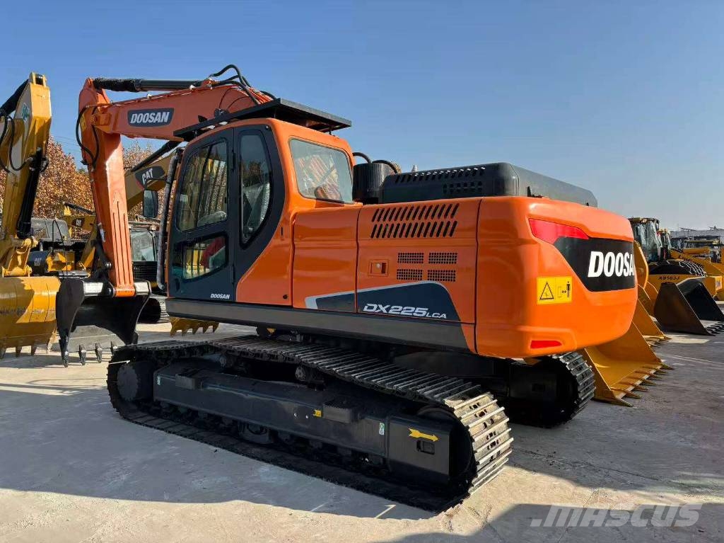 Doosan DX 225 LCA Excavatoare pe șenile