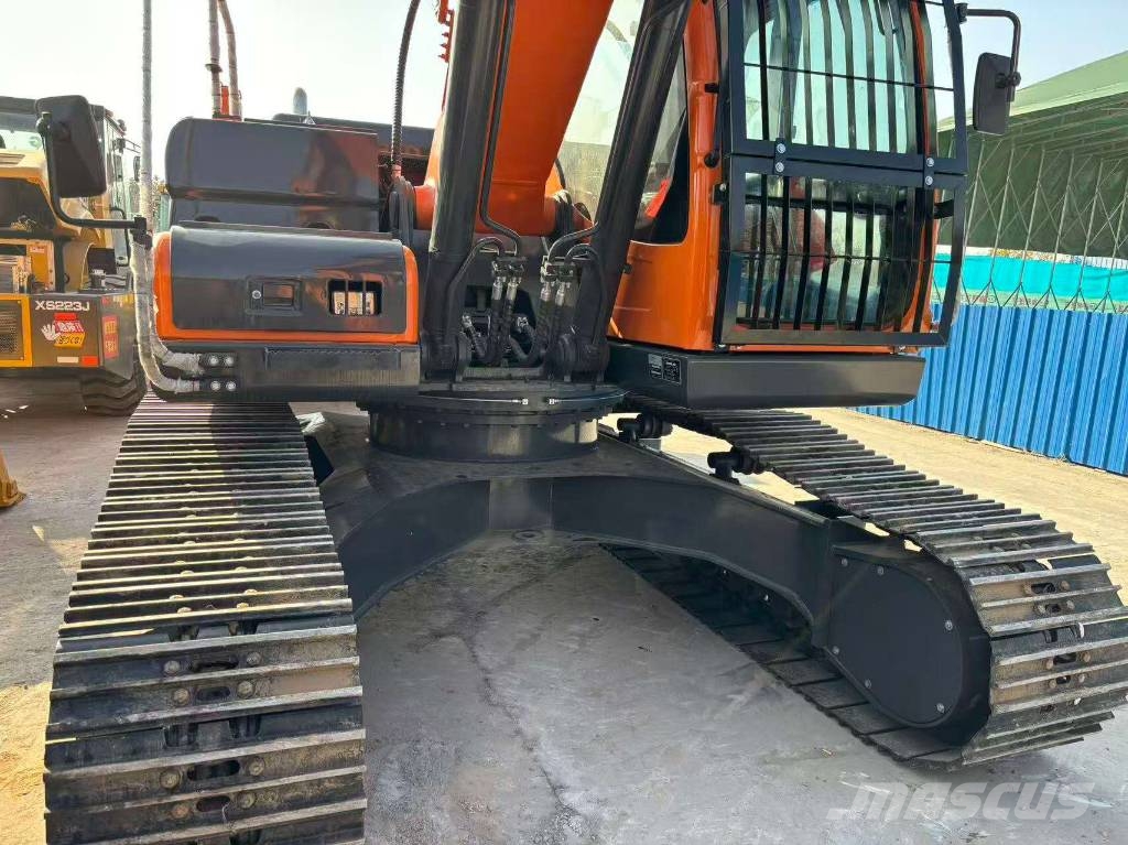 Doosan DX 225 LCA Excavatoare pe șenile