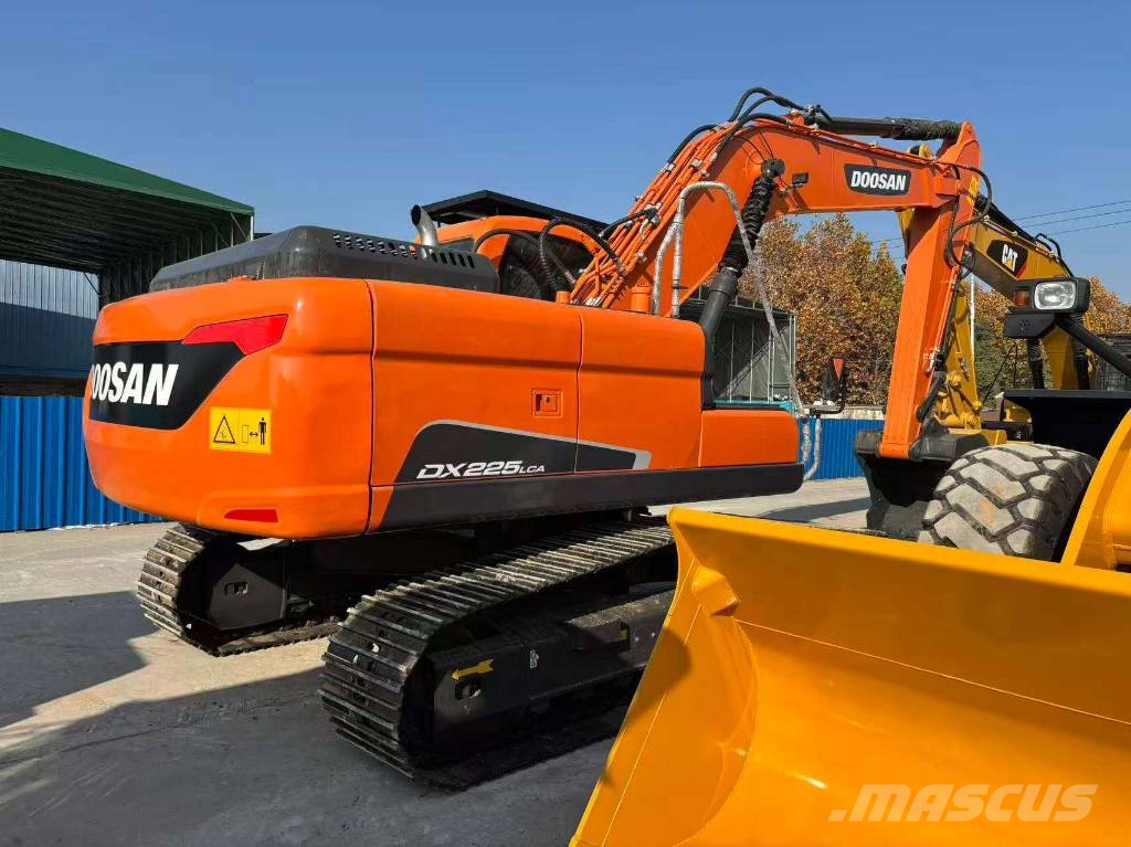 Doosan DX 225 LCA Excavatoare pe șenile