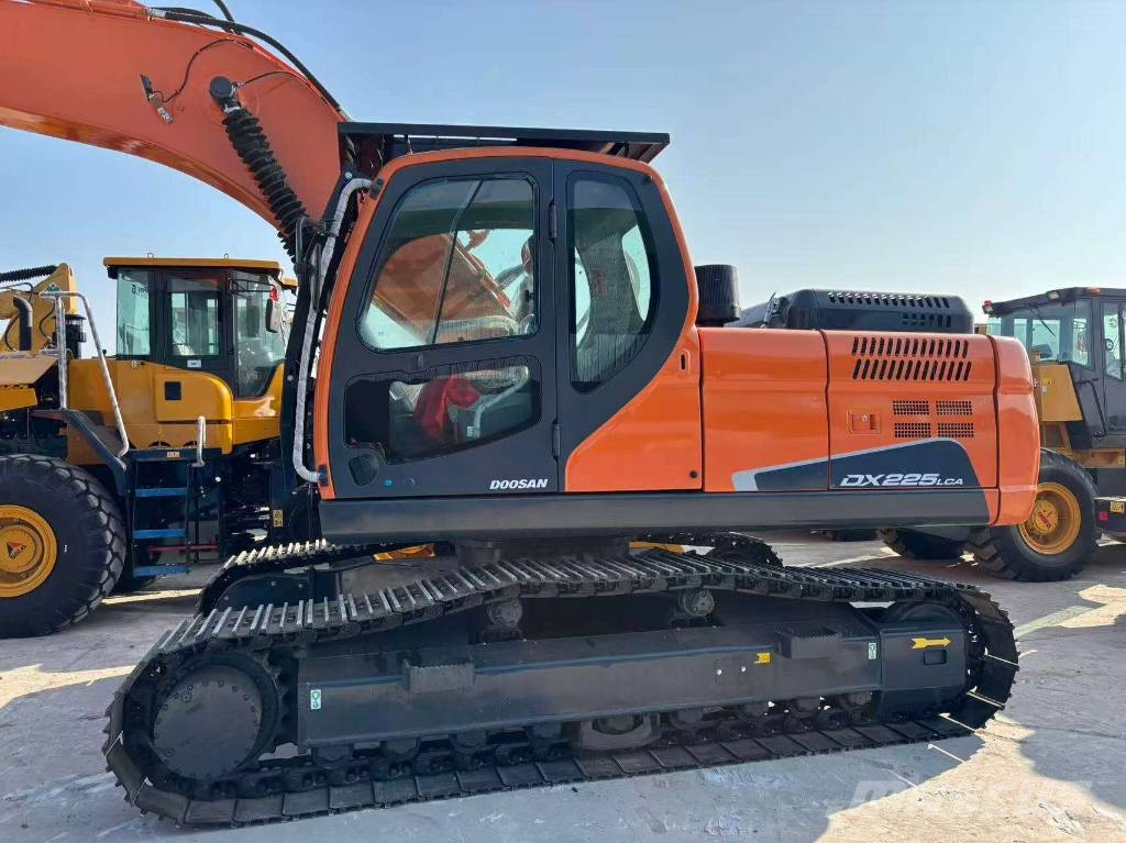 Doosan DX 225 LCA Excavatoare pe șenile
