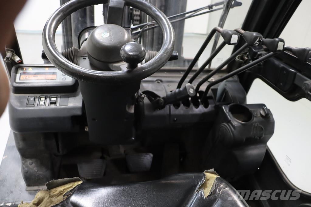 Nissan UGD02A30PQ Gas Stapler