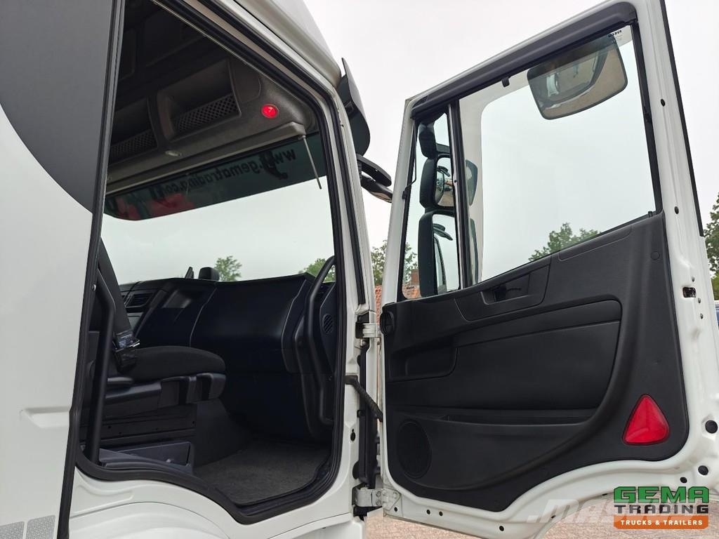 Iveco Stralis 310 4x2 Sleeper Cab Euro6C - Enclosed Box Bakwagens met gesloten opbouw
