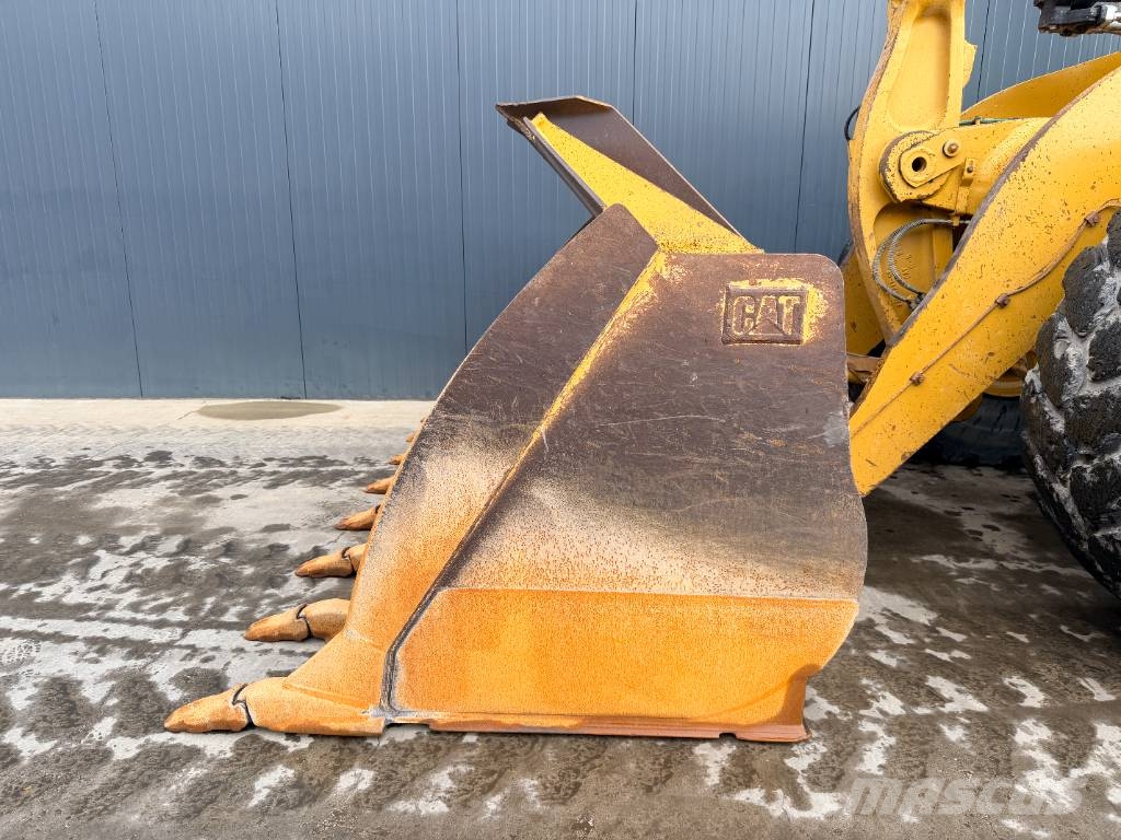 CAT 966M Wielladers