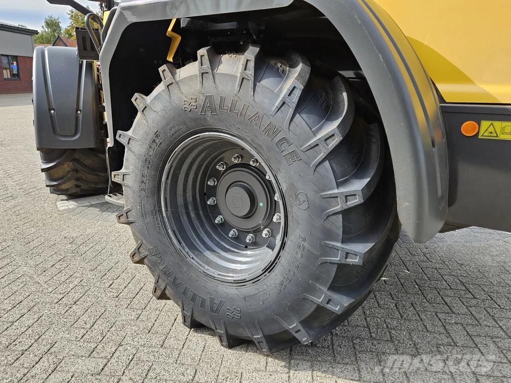 New Holland W110D Long reach Gumikerekes homlokrakodók