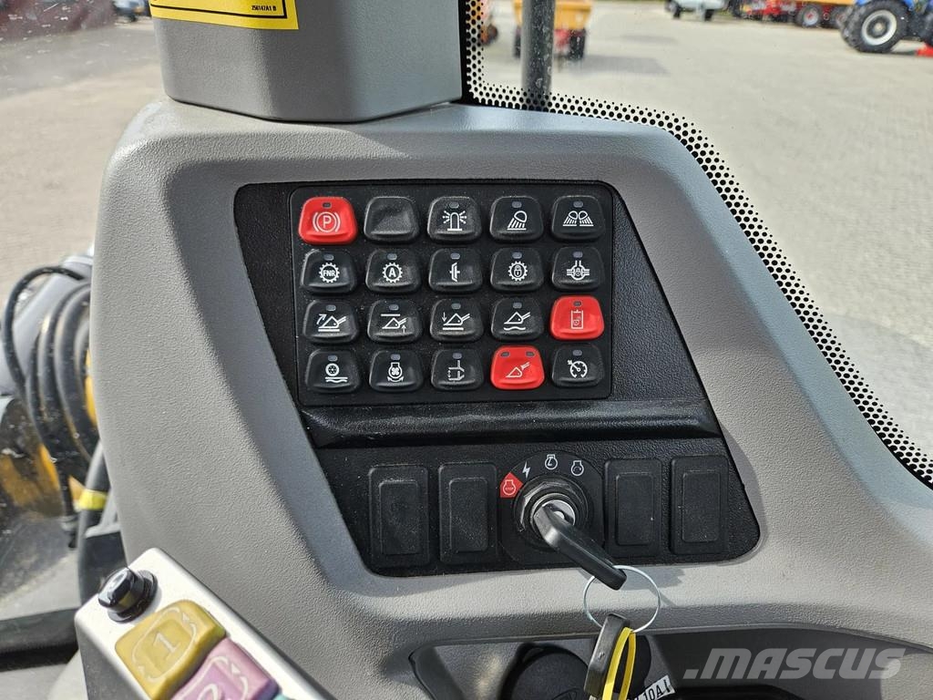 New Holland W110D Long reach Gumikerekes homlokrakodók