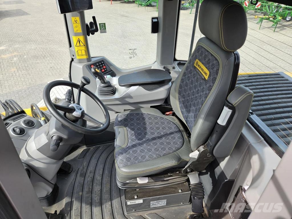 New Holland W110D Long reach Gumikerekes homlokrakodók