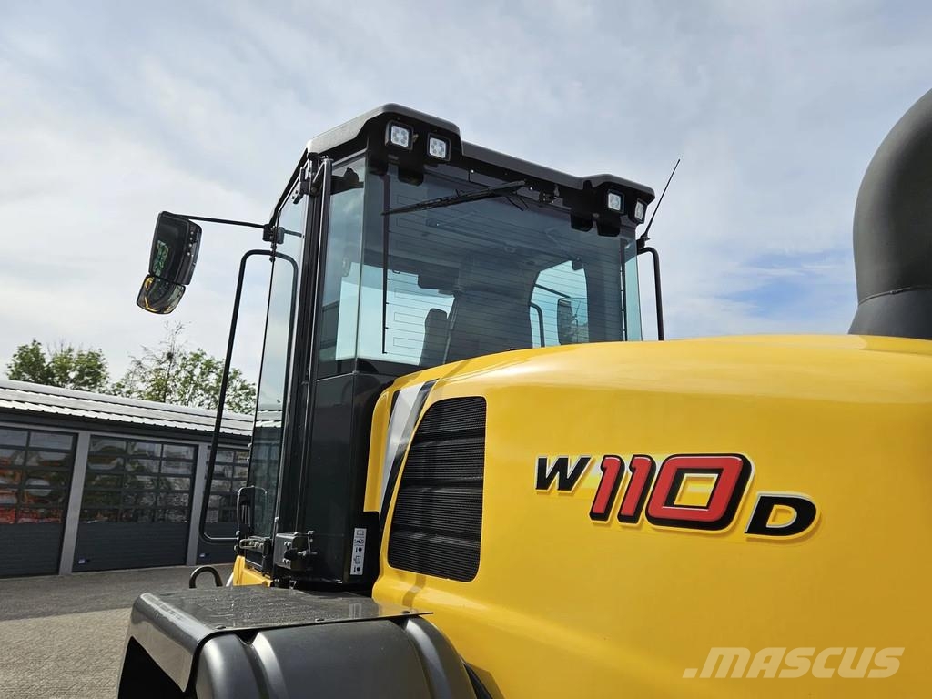 New Holland W110D Long reach Gumikerekes homlokrakodók