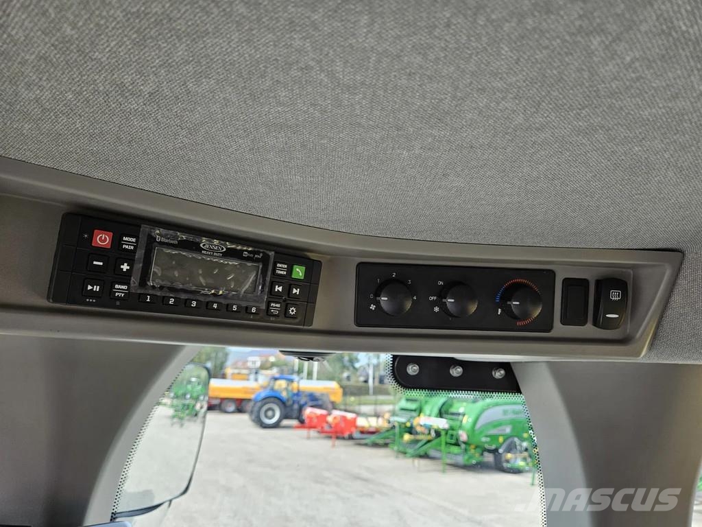 New Holland W110D Long reach Gumikerekes homlokrakodók