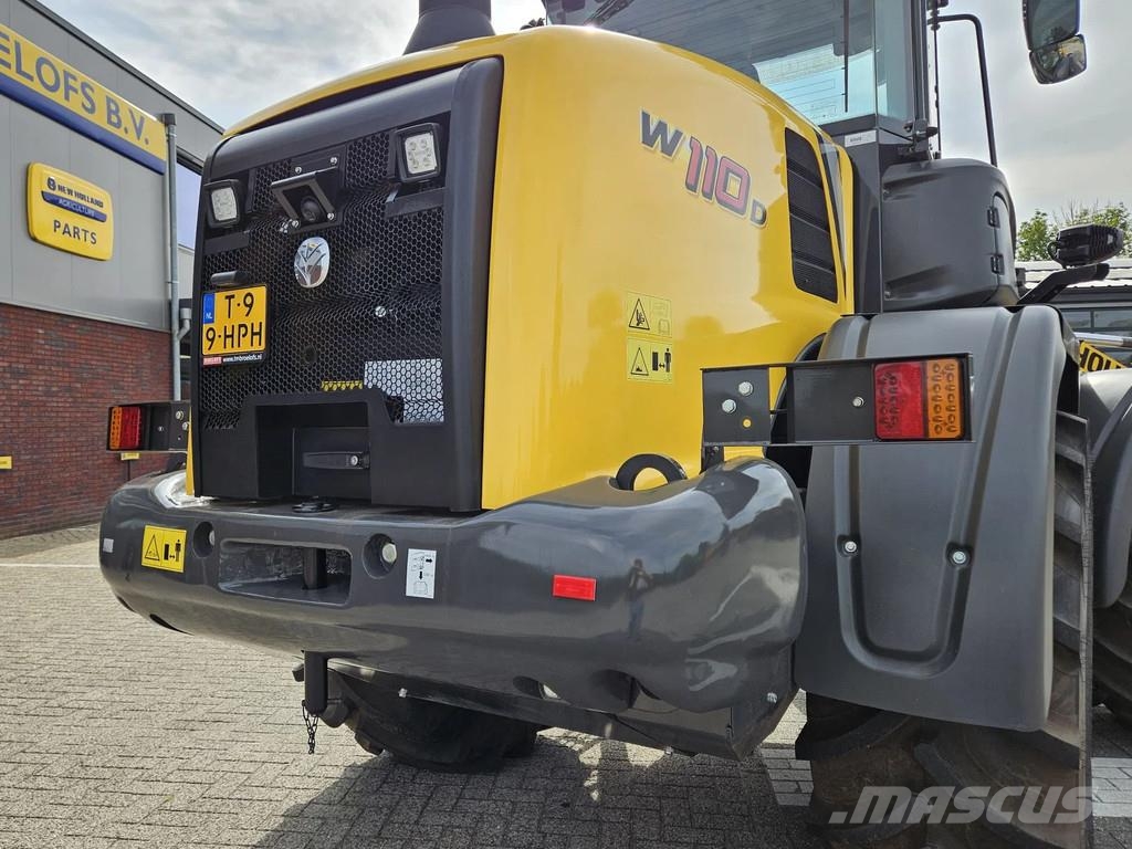 New Holland W110D Long reach Gumikerekes homlokrakodók