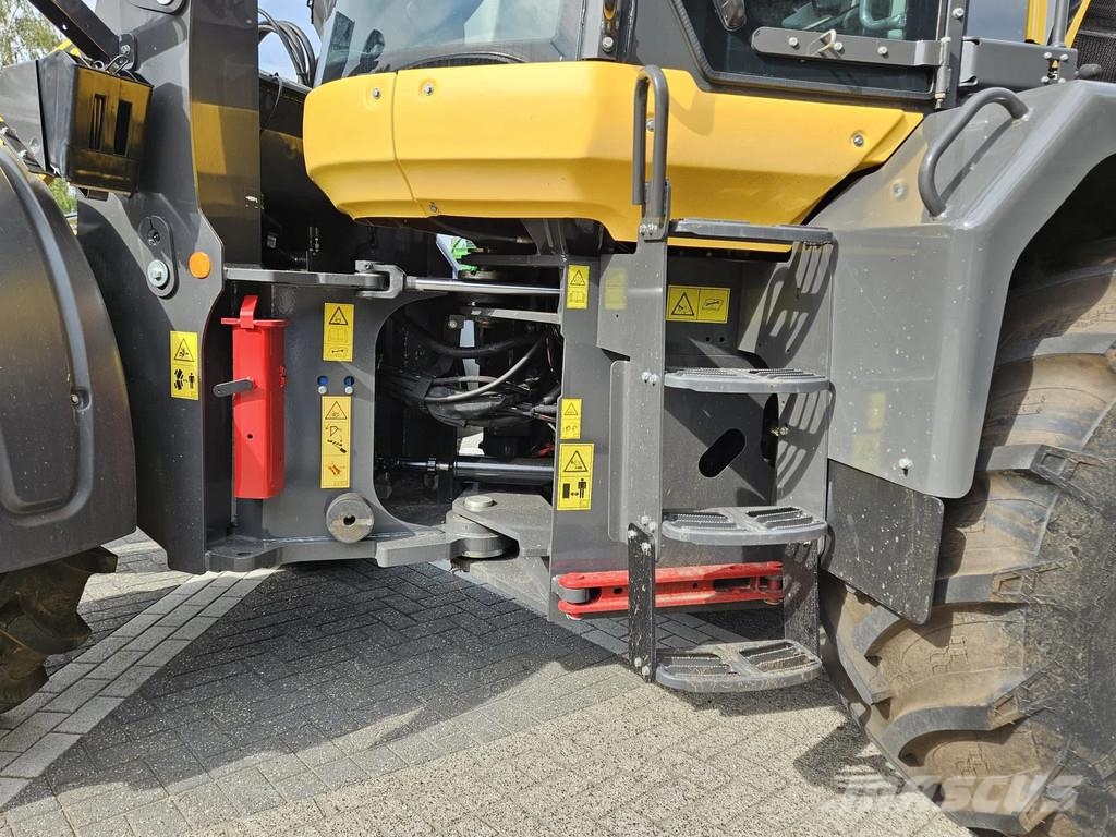 New Holland W110D Long reach Gumikerekes homlokrakodók