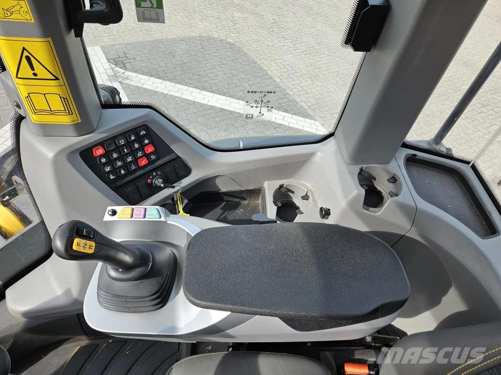 New Holland W110D Long reach Gumikerekes homlokrakodók