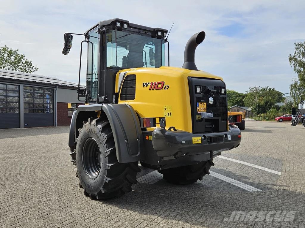 New Holland W110D Long reach Gumikerekes homlokrakodók