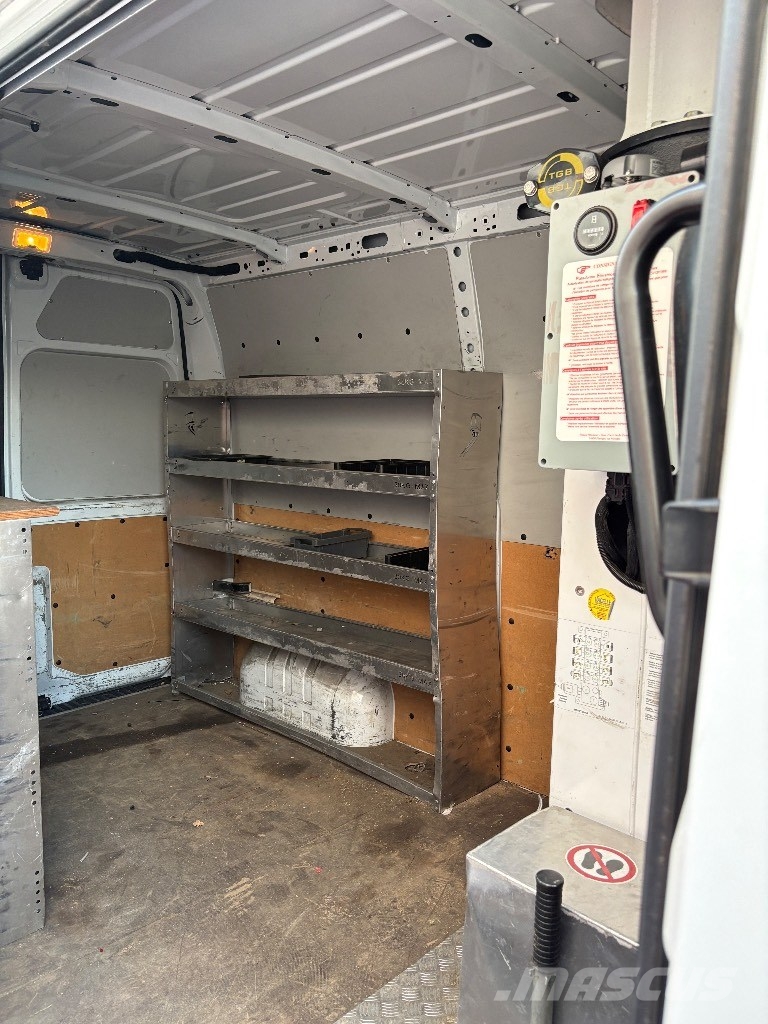 Renault Master 2.3 DCI elevateur 121FT المنصات الهوائية المثبتة على شاحنة
