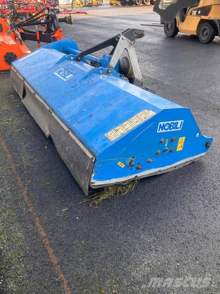Nobili BP 30 Tritutator جزازات وأغطية المراعي