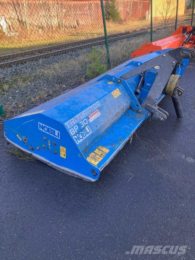 Nobili BP 30 Tritutator جزازات وأغطية المراعي
