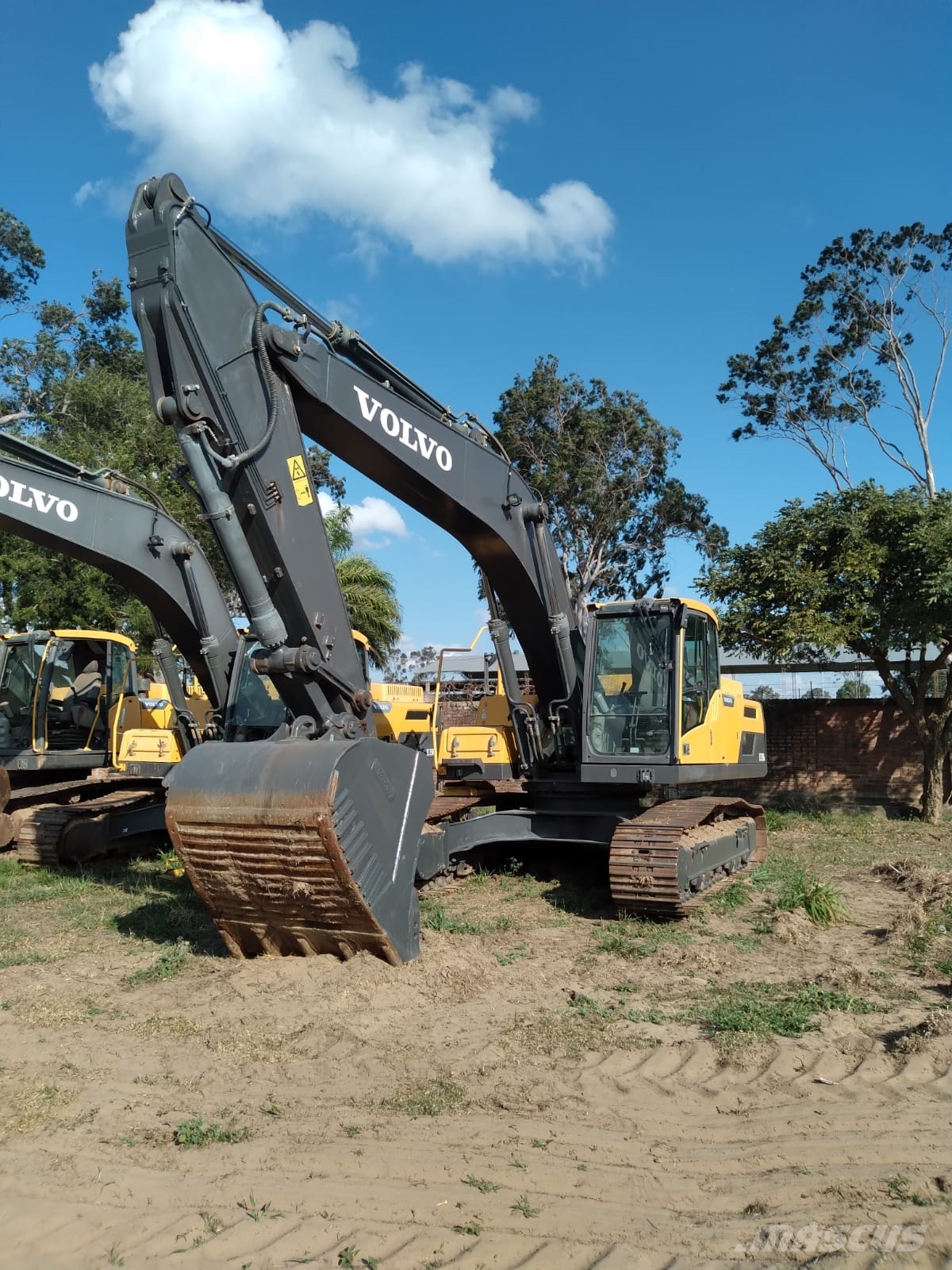 Volvo EC250DL حفارات زحافة