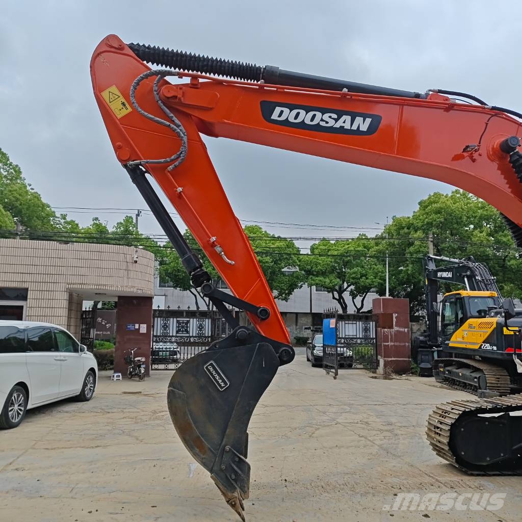 Doosan DX 225 LCA 履带挖掘机