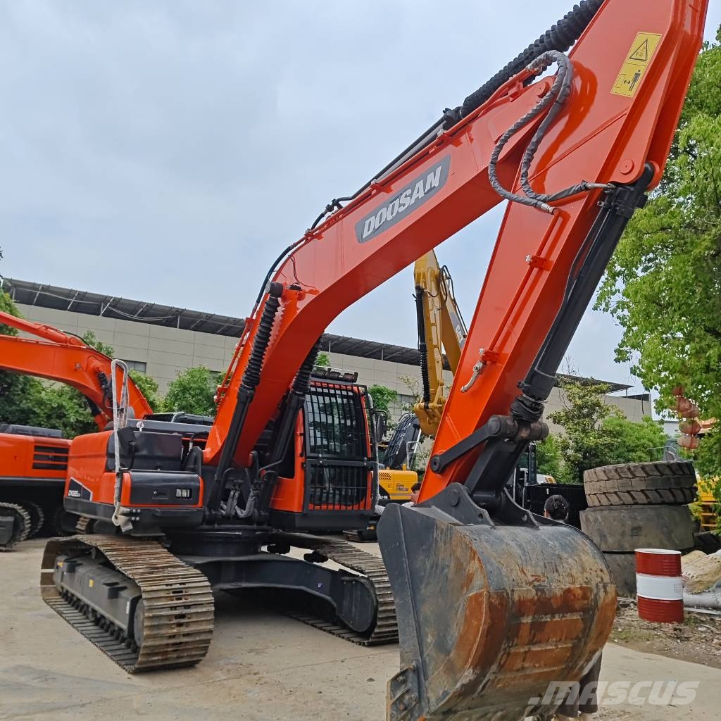 Doosan DX 225 LCA 履带挖掘机