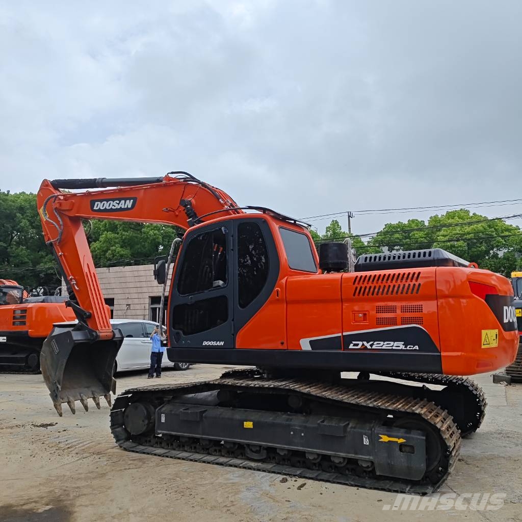 Doosan DX 225 LCA 履带挖掘机