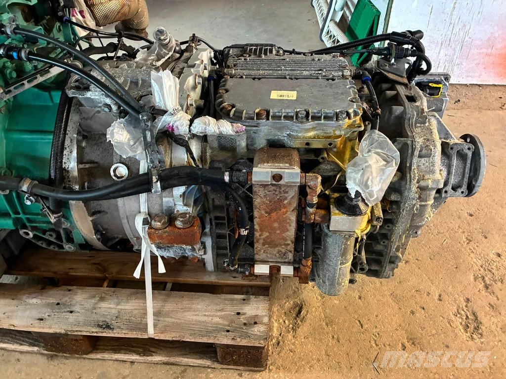 Volvo D5K240 22033561 GEARBOX AT2412E 3190763 Moteur