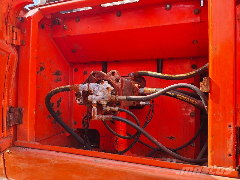 Doosan DX 300 LC Bagri goseničarji