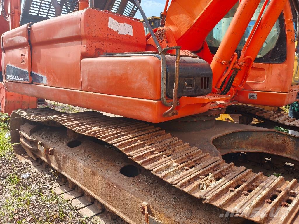 Doosan DX 300 LC Bagri goseničarji
