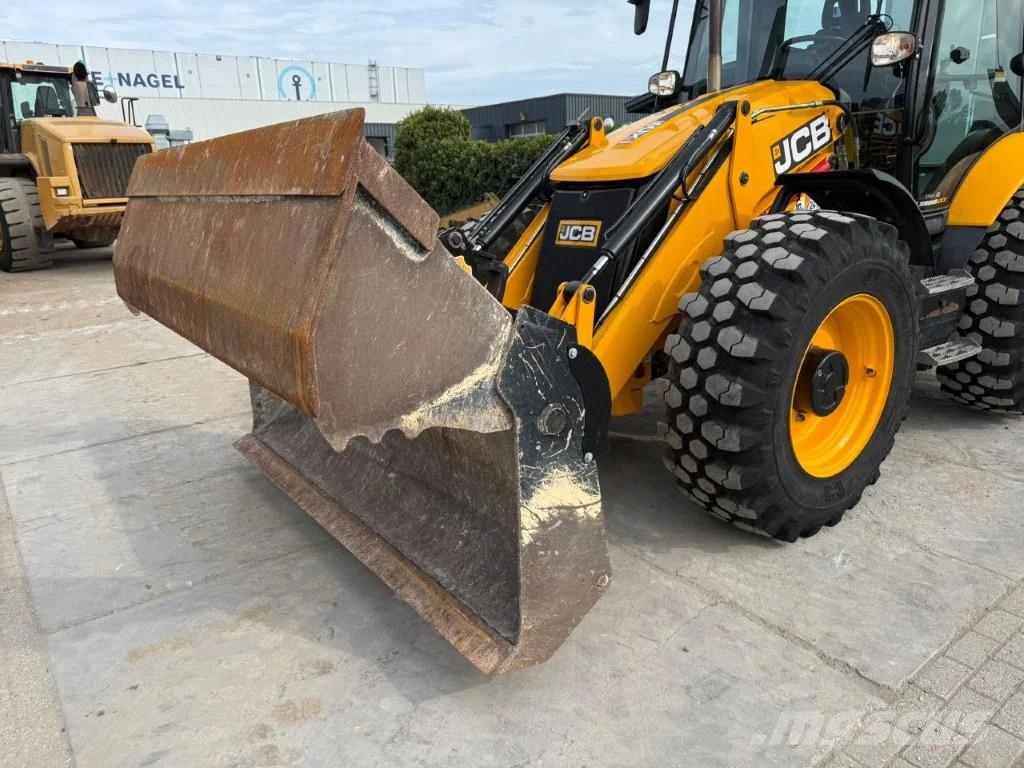 JCB 5CX Pro (4CX, 3CX) Kaivurikuormaajat