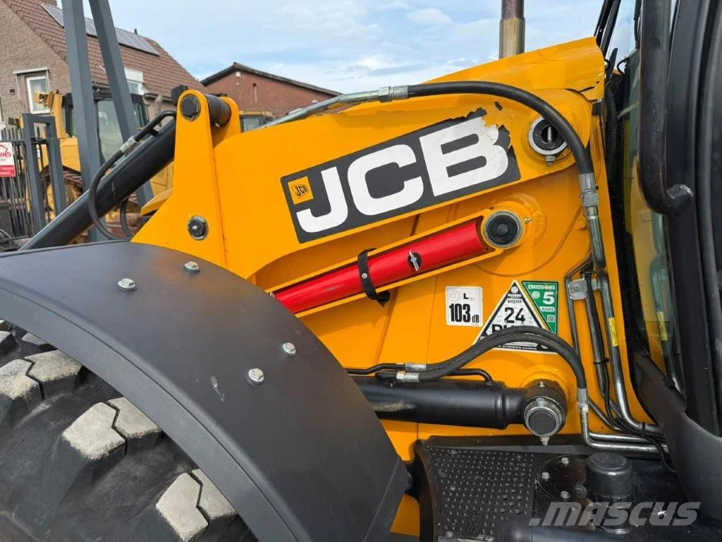 JCB 5CX Pro (4CX, 3CX) Kaivurikuormaajat