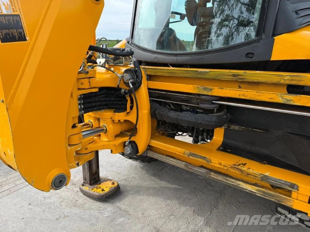 JCB 5CX Pro (4CX, 3CX) Kaivurikuormaajat