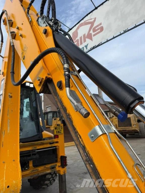 JCB 5CX Pro (4CX, 3CX) Kaivurikuormaajat