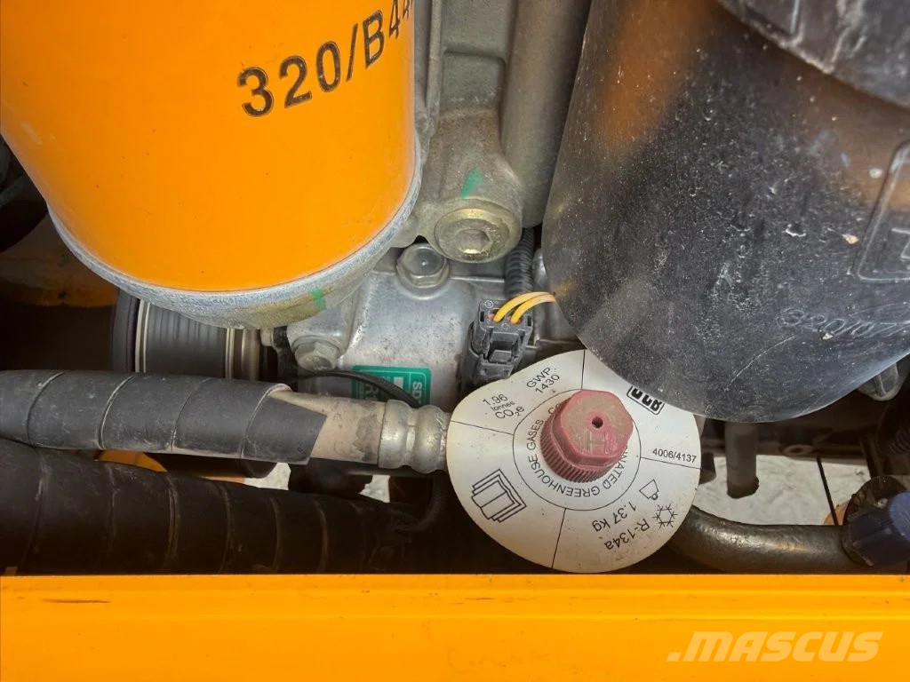 JCB 5CX Pro (4CX, 3CX) Kaivurikuormaajat