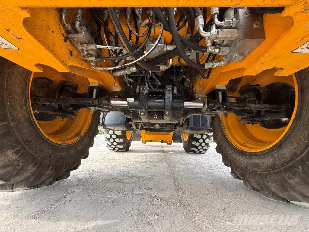 JCB 5CX Pro (4CX, 3CX) Kaivurikuormaajat