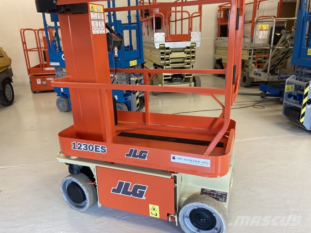 JLG 1230 ES رافعات السارية الرأسية