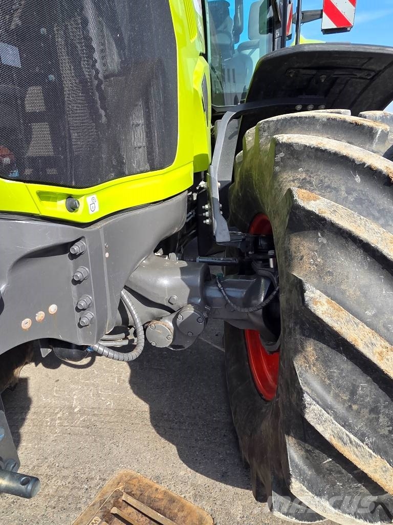 CLAAS Axion 830 CIS Traktori
