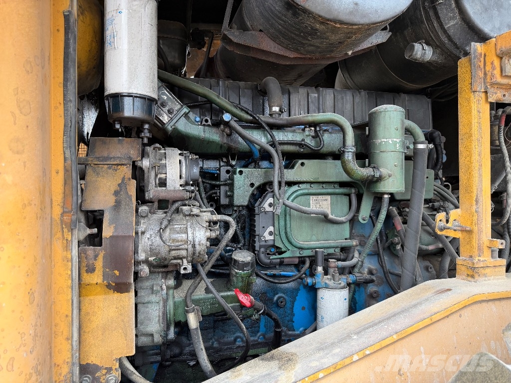 Volvo L220E لوادر بعجل