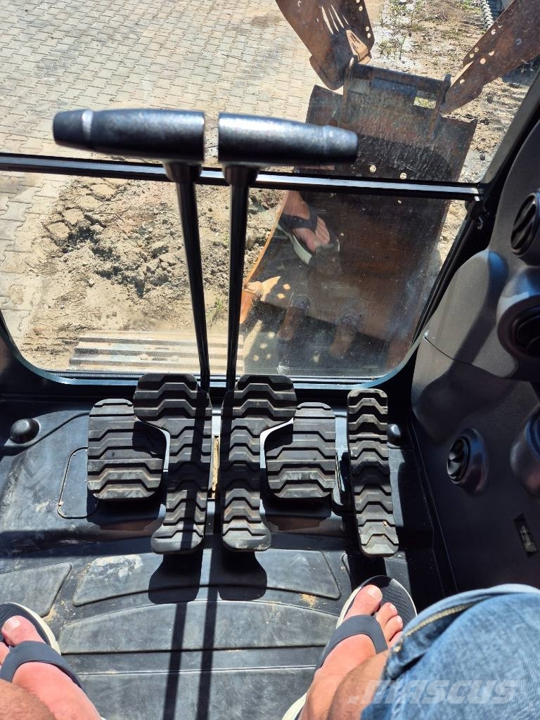 Hyundai HX 145 LCR Roomikekskavaatorid