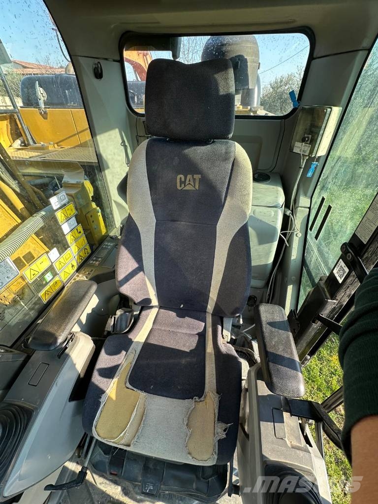 CAT 323FLN Rupsgraafmachines