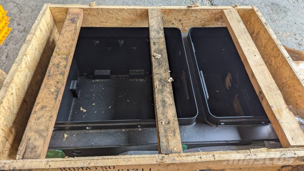 Komatsu WA600-8 BATTERY BOX 426-06-61211 Chassis and suspension