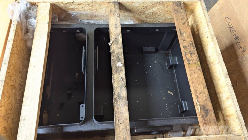 Komatsu WA600-8 BATTERY BOX 426-06-61211 Chassis and suspension