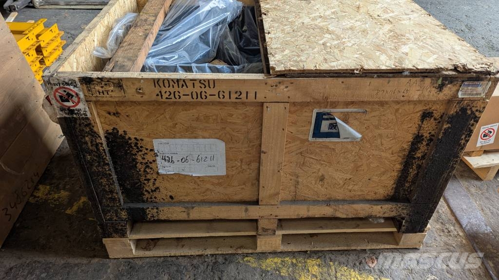 Komatsu WA600-8 BATTERY BOX 426-06-61211 Chassis and suspension