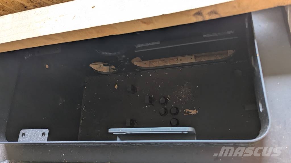 Komatsu WA600-8 BATTERY BOX 426-06-61211 Chassis and suspension