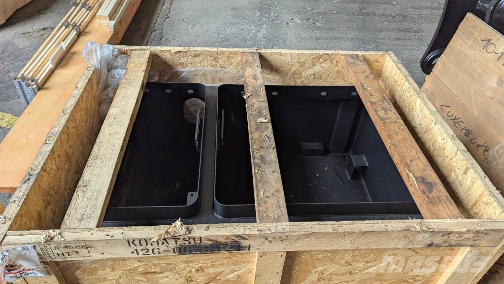 Komatsu WA600-8 BATTERY BOX 426-06-61211 Chassis and suspension