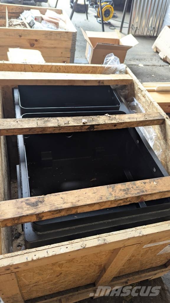 Komatsu WA600-8 BATTERY BOX 426-06-61211 Chassis and suspension