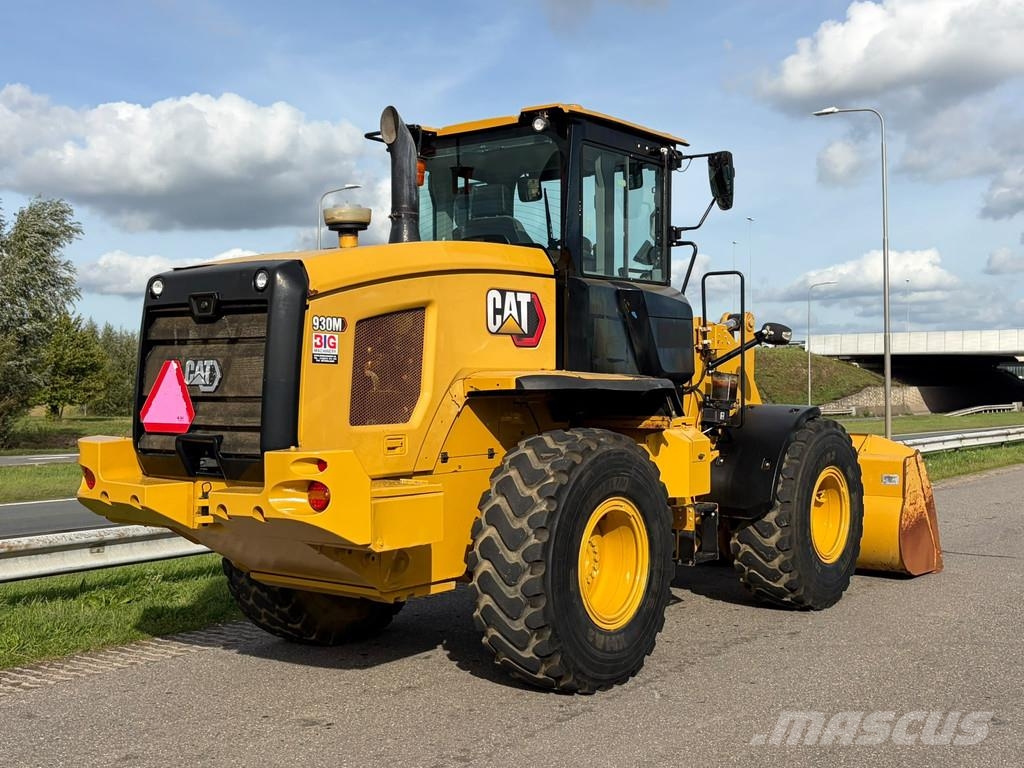 CAT 930M Kolesni nakladalci