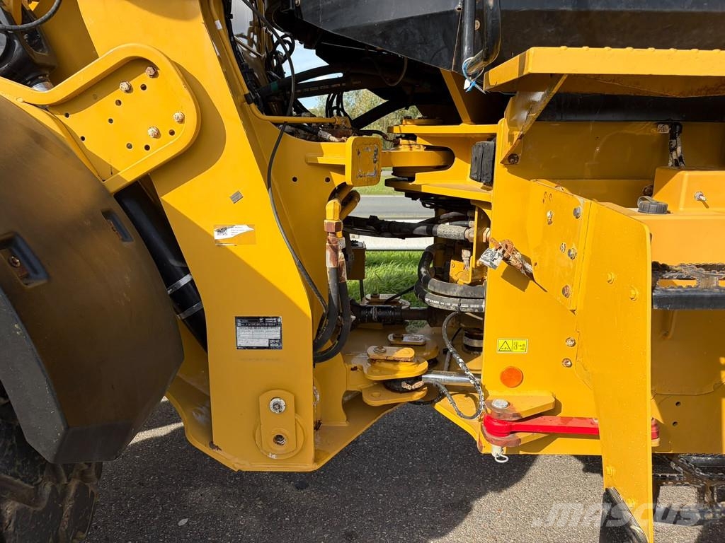 CAT 930M Kolesni nakladalci