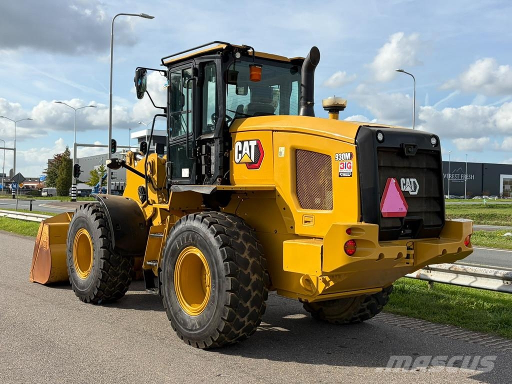 CAT 930M Kolesni nakladalci