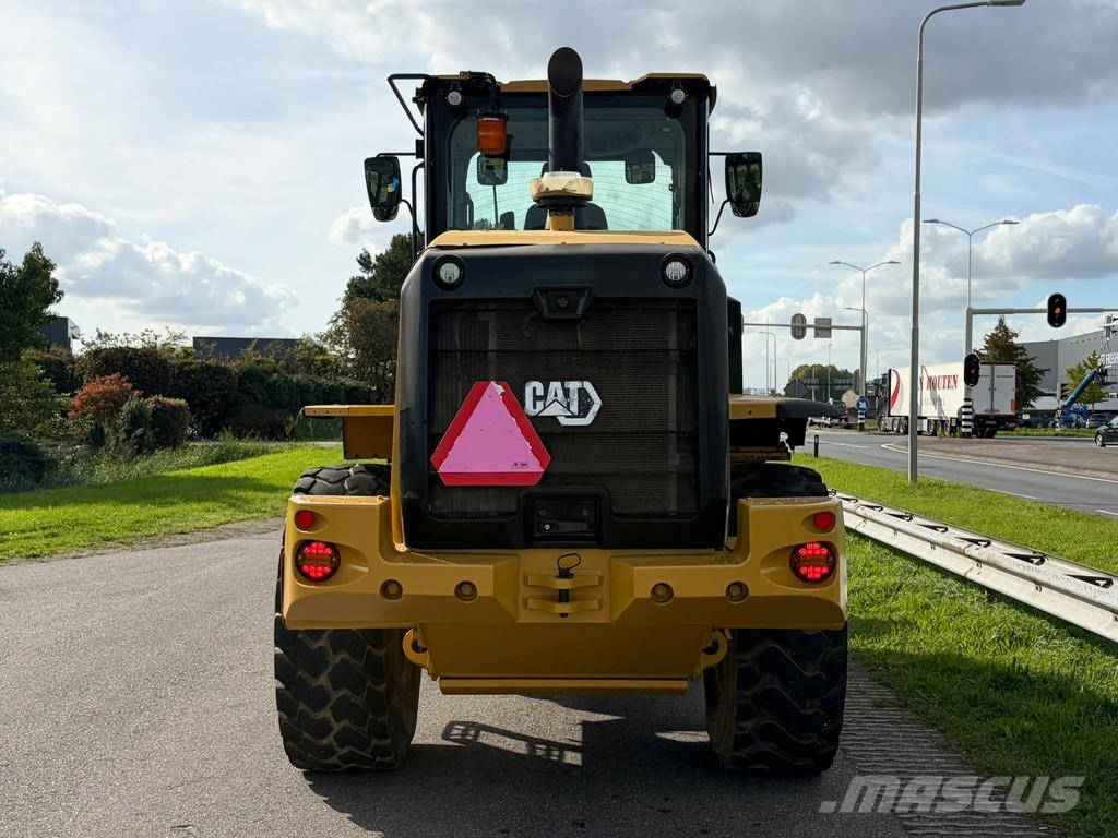 CAT 930M Kolesni nakladalci
