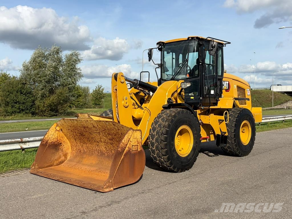 CAT 930M Kolesni nakladalci